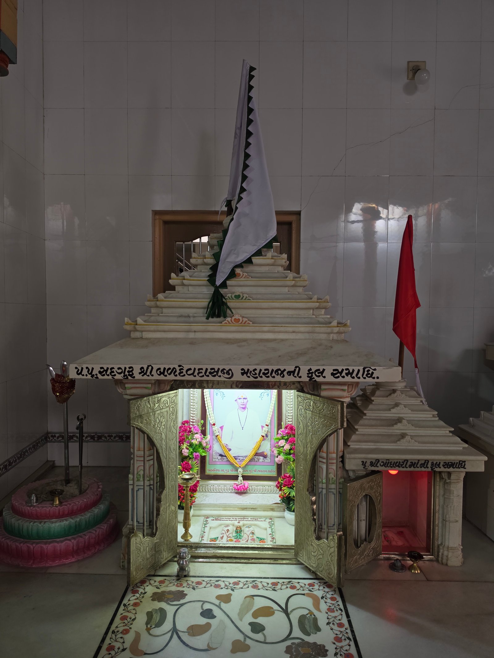 ફૂલ સમાધિ